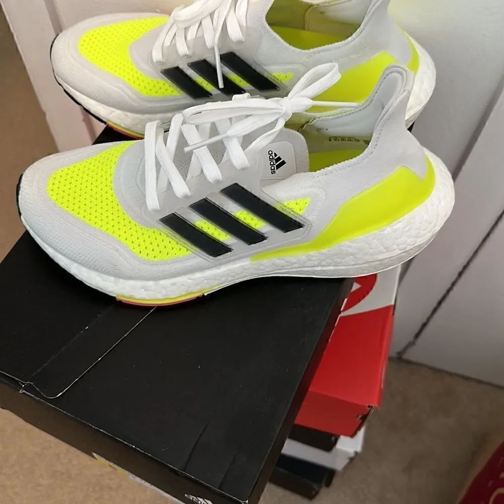 Adidas ultraboost men’s 6 womens 7